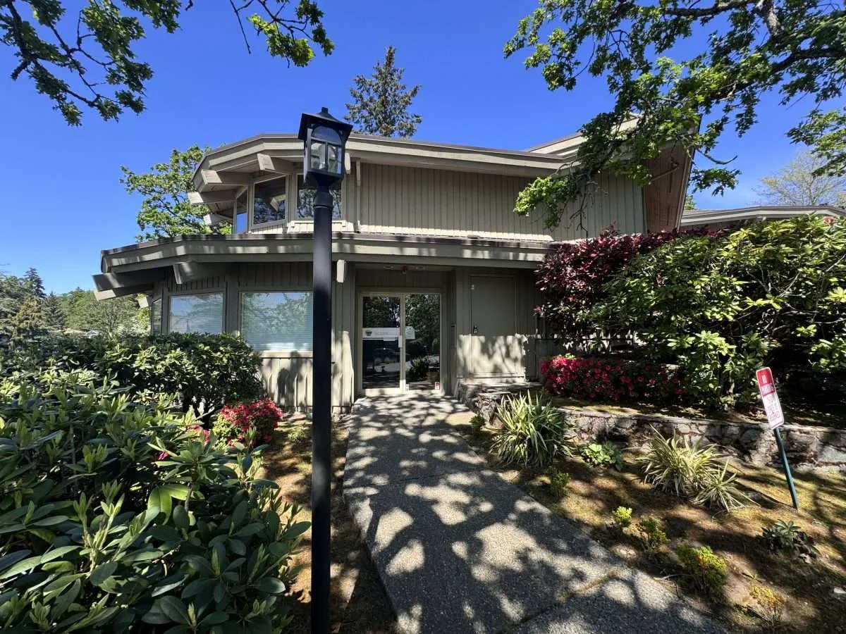 2 – 811 Royal Oak Dr, Broadmead