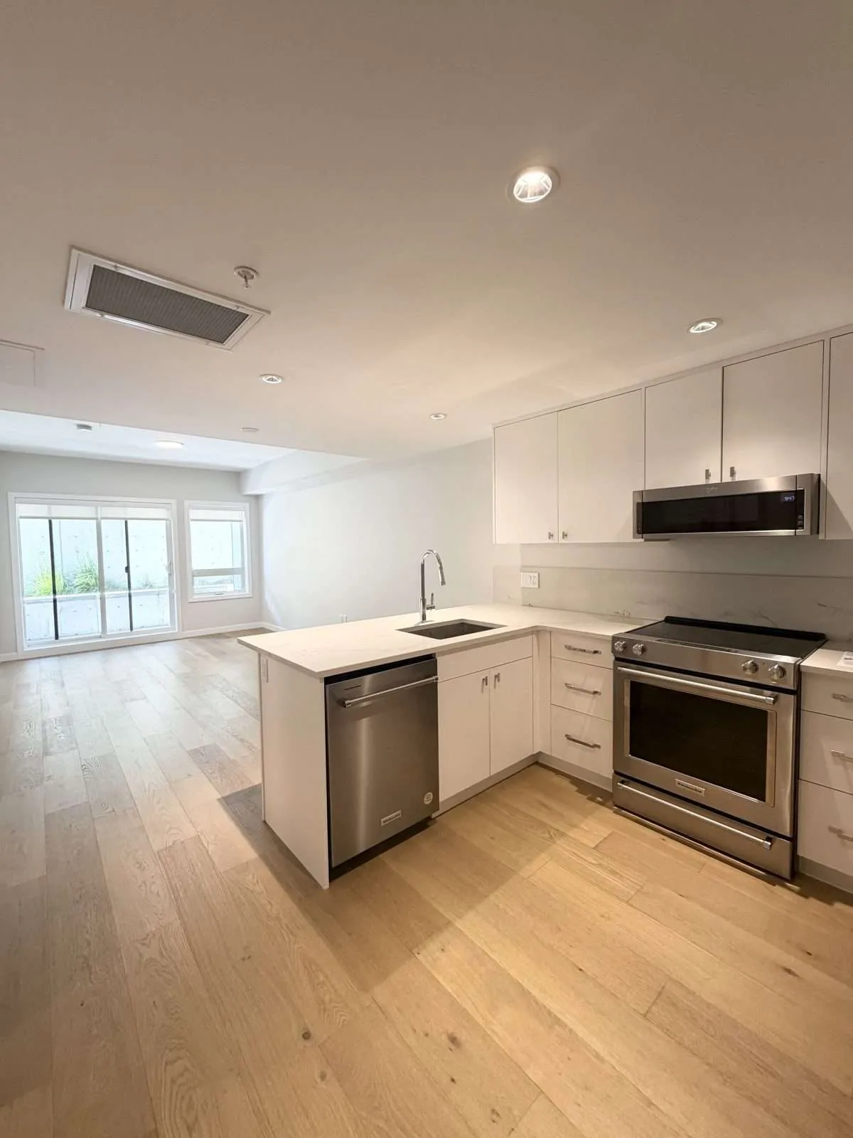 315-4030 Shelbourne St, Victoria