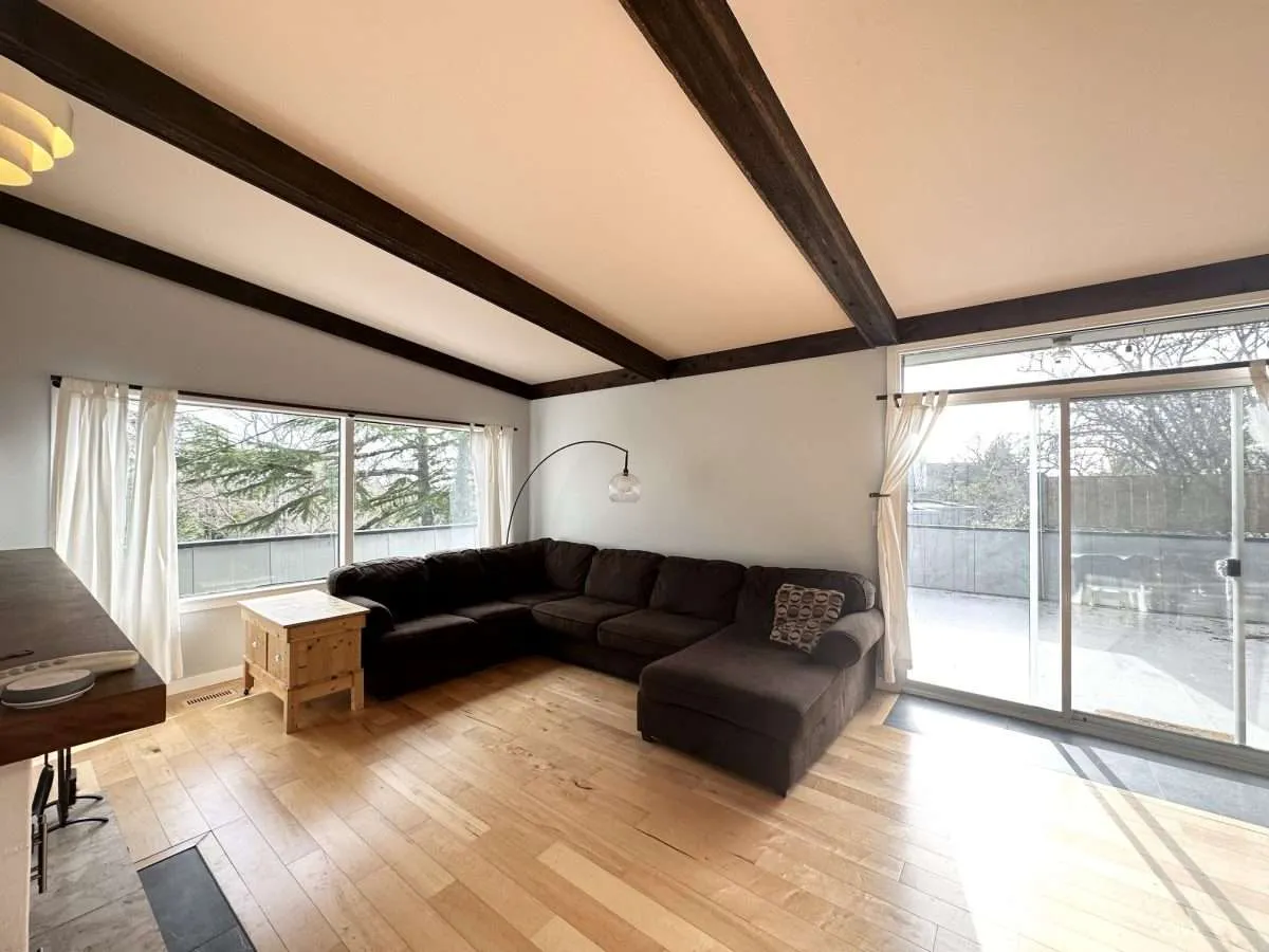 3534 Lorraine Rd, Victoria