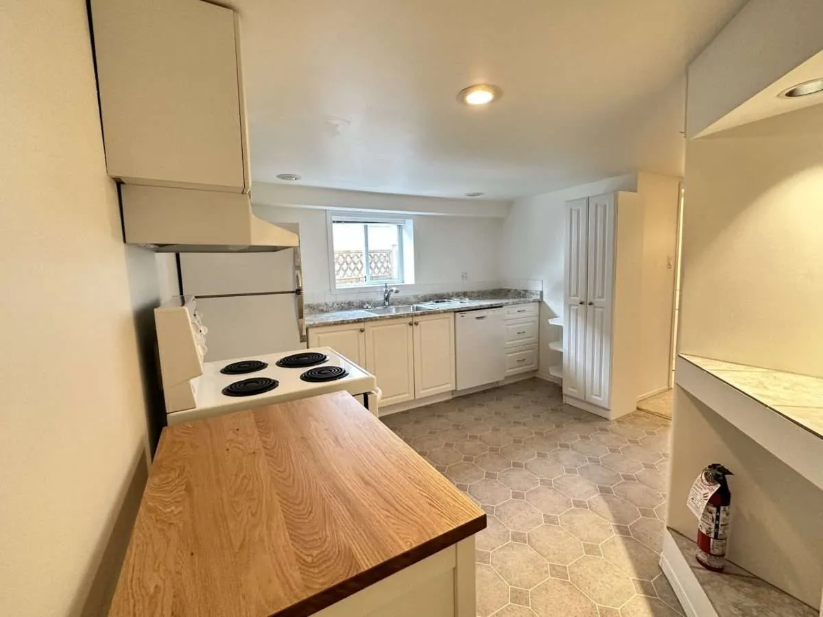879 Craigflower Rd – Suite, Esquimalt