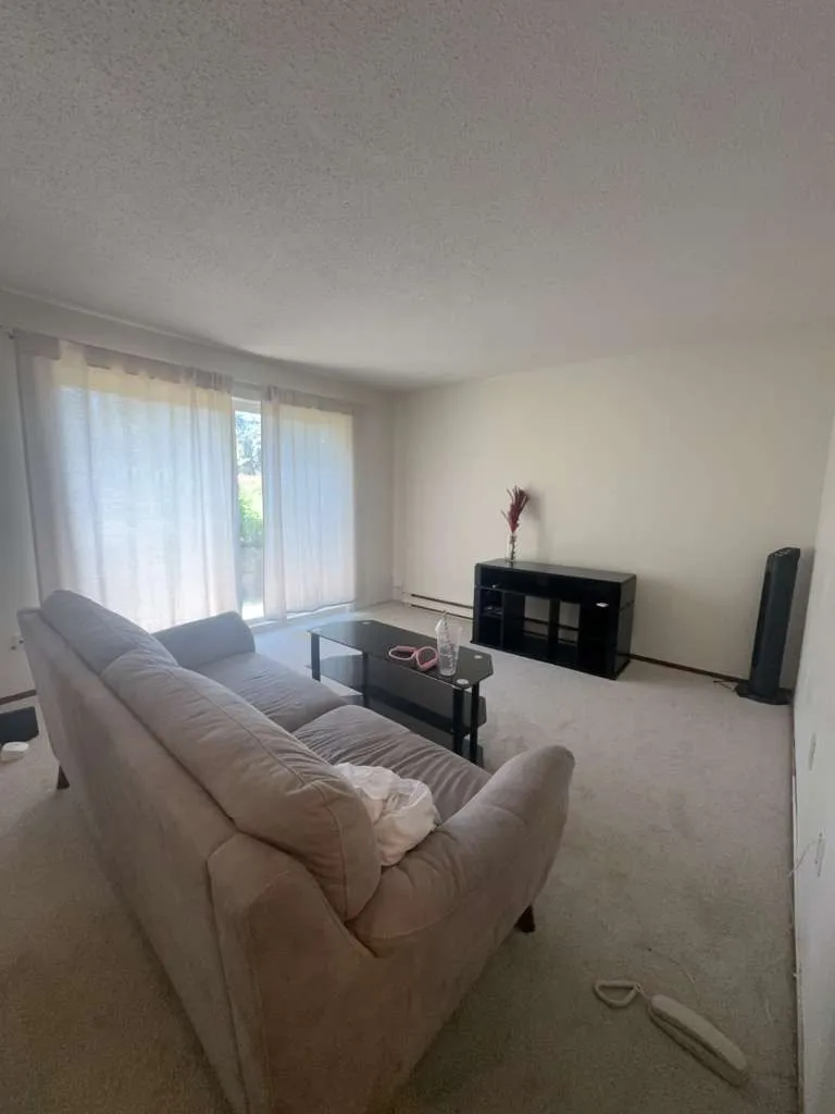 108-1342 Hillside Ave, Victoria