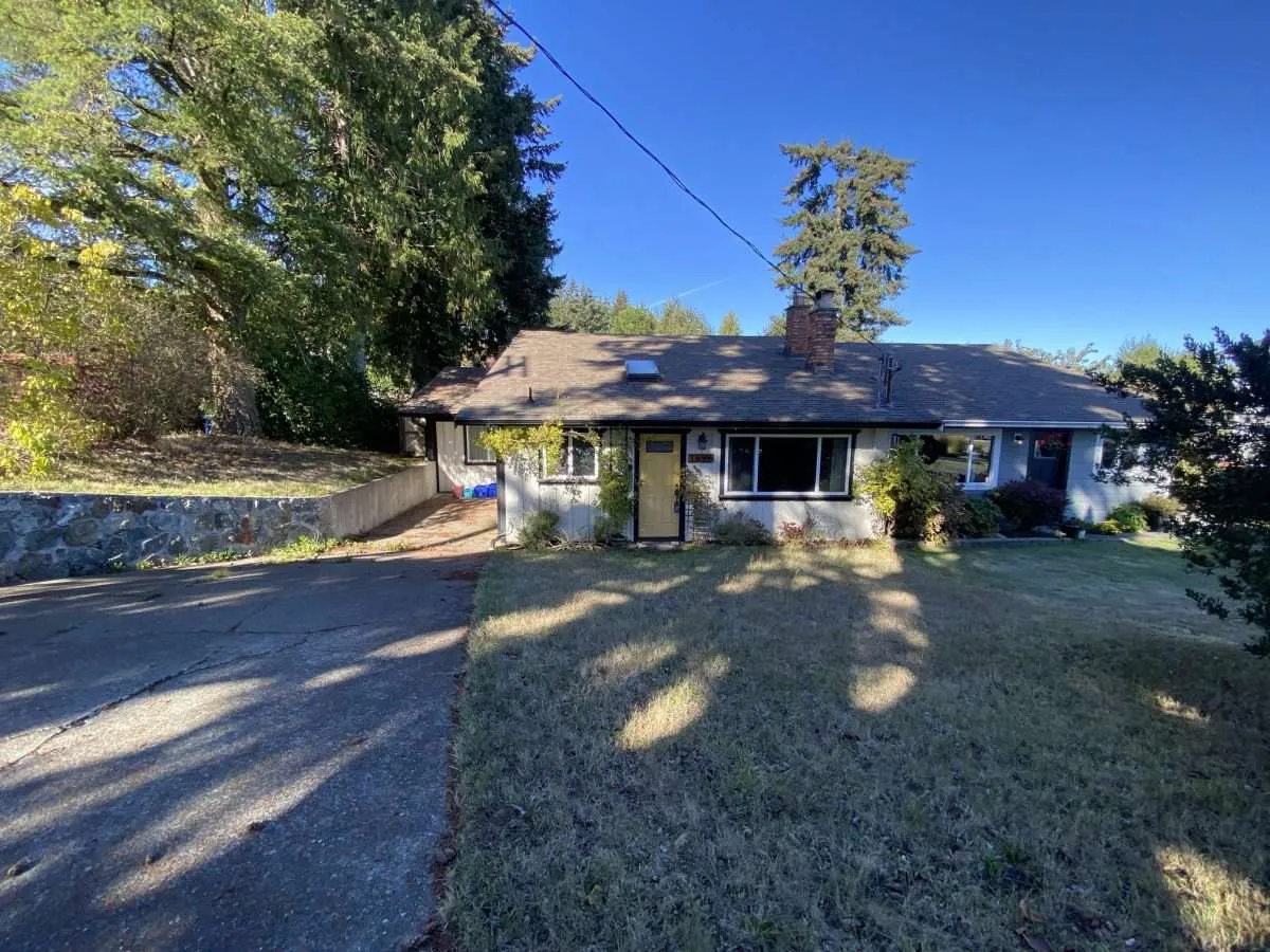 1896 Prosser Rd, Saanichton