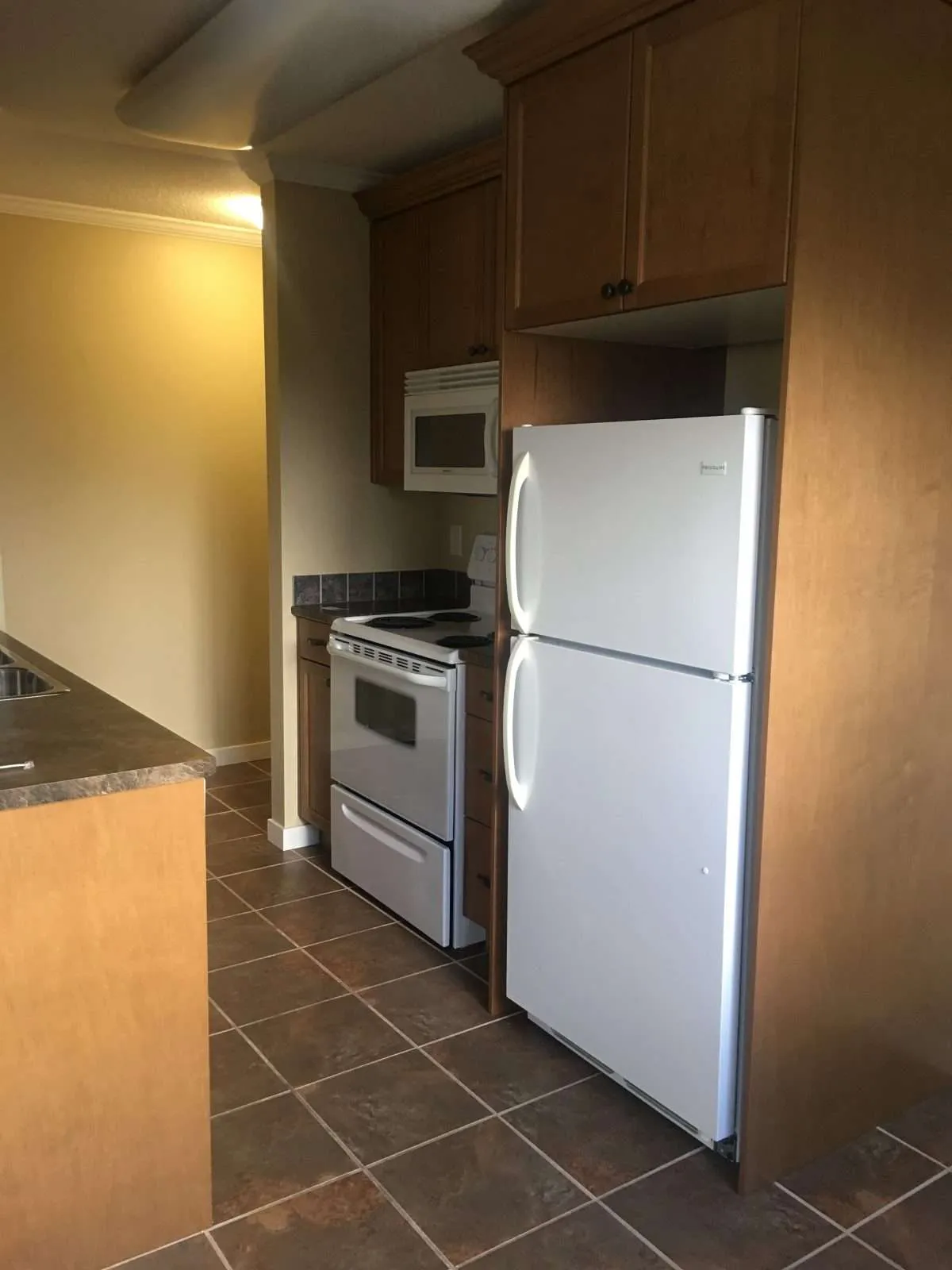 204-255 Hirst Ave
