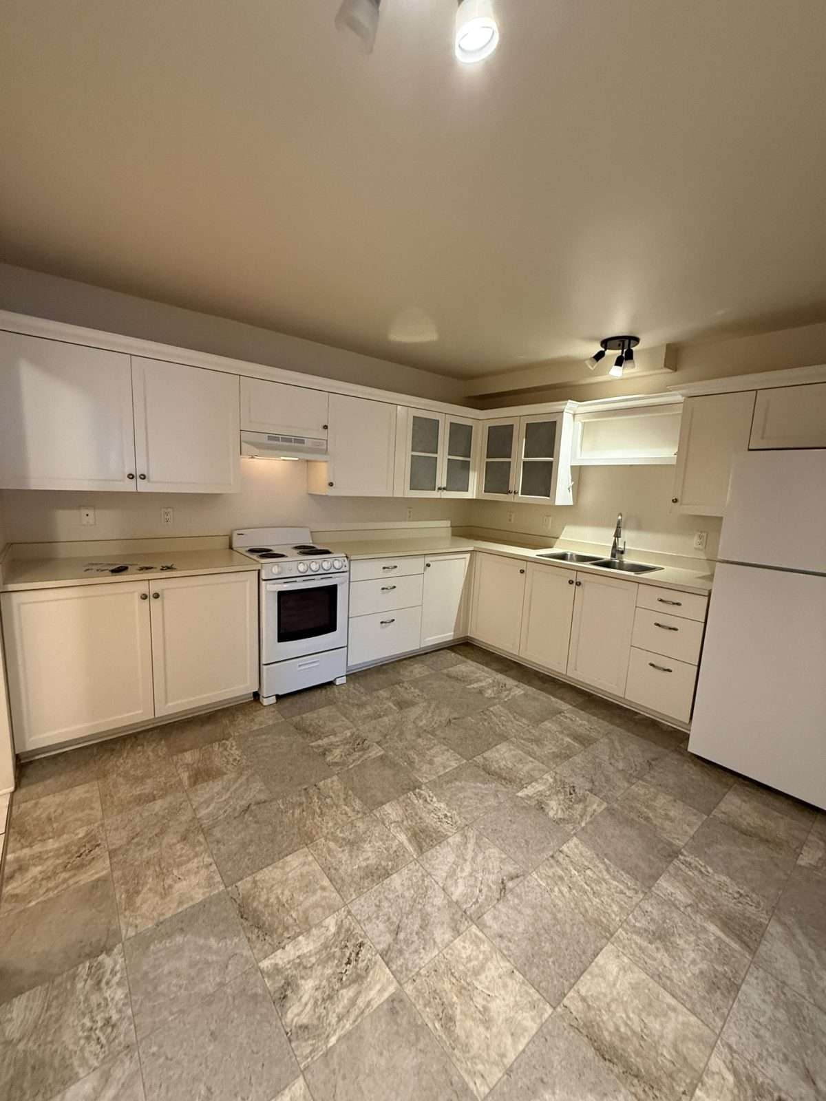 107-3215 Alder St, Victoria